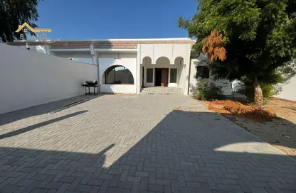 Villa - 3 Bedrooms - 4 Bathrooms for rent in Al Falaj - Al Riqqa - Sharjah
