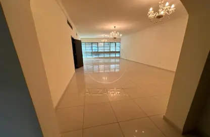 Apartment - 3 Bedrooms - 3 Bathrooms for rent in Al Ahlia tower - Al Khalidiya - Abu Dhabi