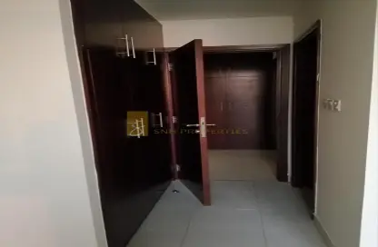صورة لـ ردهة-ممر شقة - غرفة نوم - 2 حمامات للايجار في لا فونتانا - ارجان - دبي ، صورة رقم 1