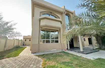 Villa - 4 Bedrooms - 5 Bathrooms for rent in Jumeirah 1 Villas - Jumeirah 1 - Jumeirah - Dubai