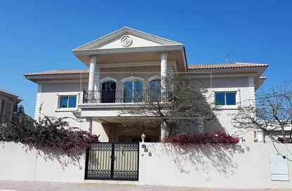 Villa - 5 Bedrooms - 5 Bathrooms for rent in Jumeirah 3 - Jumeirah - Dubai