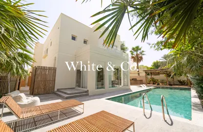 Villa - 5 Bedrooms - 6 Bathrooms for sale in Meadows 9 - Meadows - Dubai