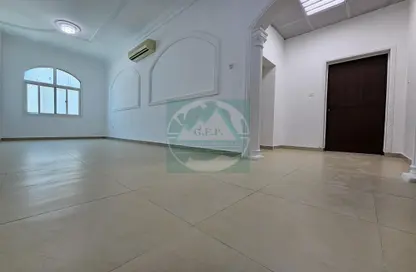 شقة - غرفة نوم - 1 حمام للايجار في بني ياس - أبوظبي