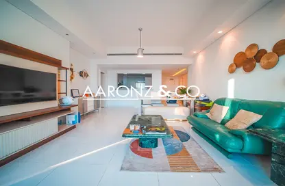 Apartment - 2 Bedrooms - 2 Bathrooms for rent in Marina Residences 4 - Marina Residences - Palm Jumeirah - Dubai