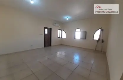 صورة لـ غرفة فارغة شقة - غرفة نوم - 1 حمام للايجار في معسكر آل نهيان - أبوظبي ، صورة رقم 1