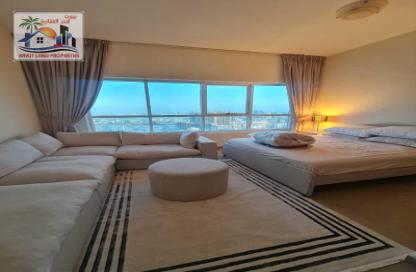 Apartment - 3 Bedrooms - 3 Bathrooms for rent in Corniche Tower - Ajman Corniche Road - Ajman