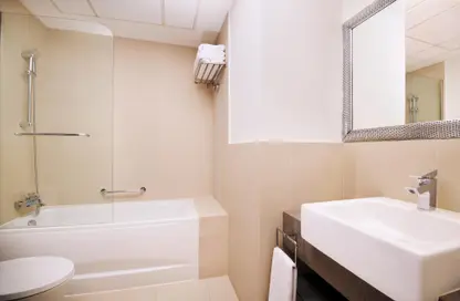 صورة لـ حمام النزل و الشقق الفندقية - غرفة نوم - 1 حمام للايجار في أداجيو برميوم دبي البرشا للشقق الفندقية - البرشاء - دبي ، صورة رقم 1