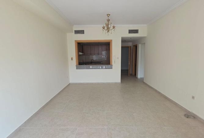 Elegant &amp; Spacious Apartment | Coral Residence