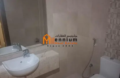 Apartment - 2 Bedrooms - 3 Bathrooms for rent in Al Qulaya'ah - Al Sharq - Sharjah