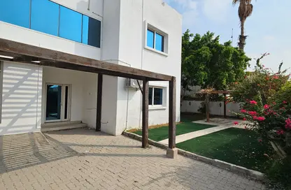 فيلا - 4 غرف نوم - 3 حمامات للايجار في فلل الجميرا 2 - جميرا 2 - جميرا - دبي