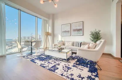 Living Room image for: Apartment - 1 Bedroom - 1 Bathroom for rent in 5242 Tower 1 - 5242 - Dubai Marina - Dubai, Image 1