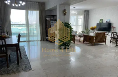 Living / Dining Room image for: Apartment - 3 Bedrooms - 5 Bathrooms for sale in Marina Heights - Marina Square - Al Reem Island - Abu Dhabi, Image 1