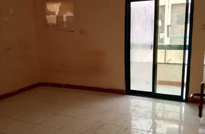 شقة - غرفة نوم - 1 حمام للايجار في مساكن كورنيش عجمان - طريق كورنيش عجمان - عجمان