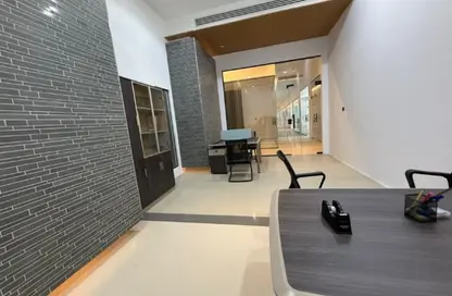 Business Centre - Studio - 4 Bathrooms for rent in Burj Nahar Building - Al Muteena - Deira - Dubai