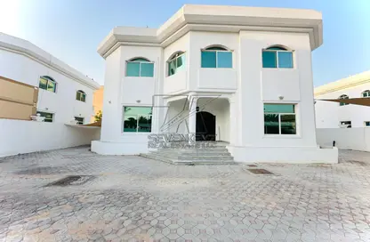 Villa - 5 Bedrooms for rent in Rabdan - Abu Dhabi