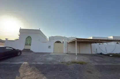 Villa - 3 Bedrooms - 5 Bathrooms for sale in Khuzam - Ras Al Khaimah