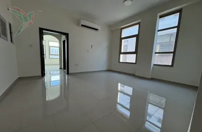 شقة - غرفة نوم - 2 حمامات للايجار في عقدة العامرية - الجيمي - العين