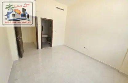 شقة - غرفة نوم - 2 حمامات للايجار في مجمع مويلح - تجارية مويلح - الشارقة