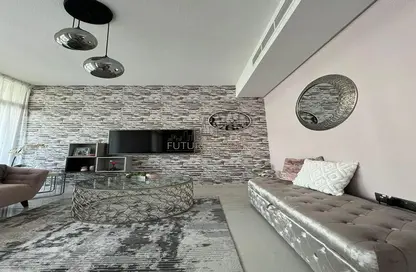 صورة لـ غرفة المعيشة فيلا - 3 غرف نوم - 3 حمامات للبيع في البيزيا - داماك هيلز 2 - دبي ، صورة رقم 1