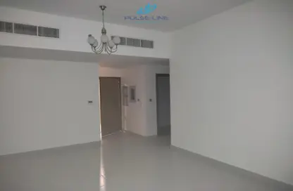 Empty Room image for: Apartment - 1 Bedroom - 2 Bathrooms for rent in Al Muteena - Deira - Dubai, Image 1