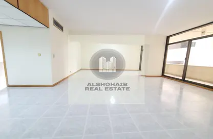 Apartment - 3 Bedrooms - 5 Bathrooms for rent in Hamdan Street - Abu Dhabi