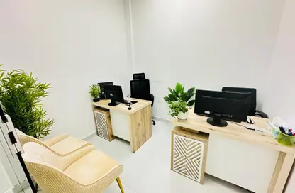 Office Space - Studio - 1 Bathroom for rent in Red Avenue - Al Garhoud - Dubai