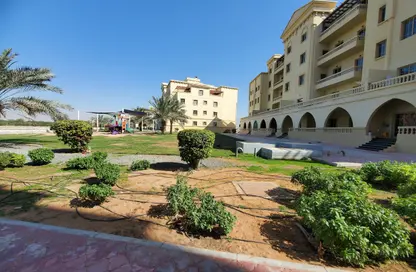 شقة - 2 غرف نوم - 3 حمامات للايجار في قرية الياسمين - رأس الخيمة