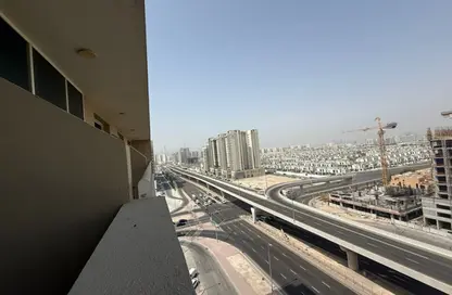 شقة - غرفة نوم - 2 حمامات للايجار في عزيزي بلازا - الفرجان - دبي
