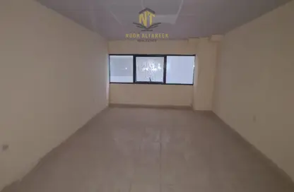 شقة - 2 غرف نوم - 2 حمامات للايجار في الممزر بلازا - شارع التعاون - التعاون - الشارقة