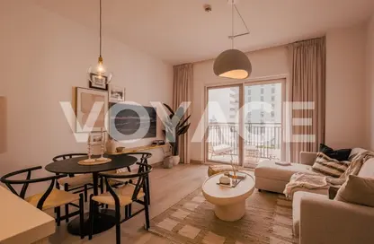 Living / Dining Room image for: Apartment - 2 Bedrooms - 2 Bathrooms for rent in Waters Edge - Yas Island - Abu Dhabi, Image 1