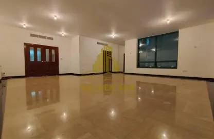 Empty Room image for: Apartment - 3 Bedrooms - 4 Bathrooms for rent in City Center Building - Hamdan Street - Abu Dhabi, Image 1