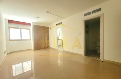 Apartment - Studio - 1 Bathroom for rent in Mankhool Building - Mankhool - Bur Dubai - Dubai