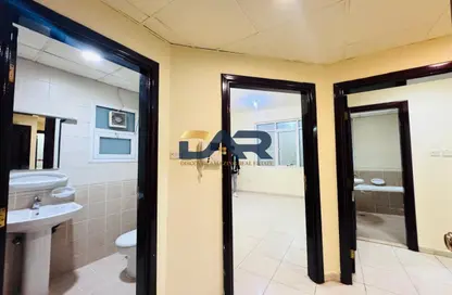Apartment - 2 Bedrooms - 2 Bathrooms for rent in Shabiya 11 - Shabiya - Mussafah - Abu Dhabi