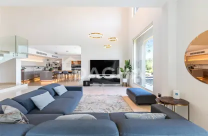 Villa - 4 Bedrooms - 5 Bathrooms for rent in Entertainment Foyer - European Clusters - Jumeirah Islands - Dubai