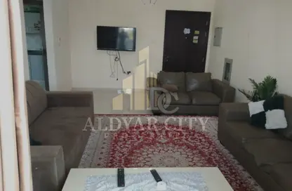 شقة - غرفة نوم - 2 حمامات للايجار في مساكن كورنيش عجمان - طريق كورنيش عجمان - عجمان