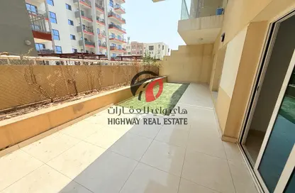 شقة - 2 غرف نوم - 3 حمامات للايجار في مسكن فريج - الفرجان - دبي