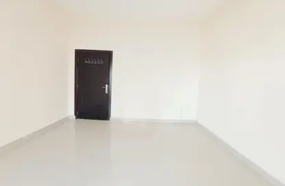 صورة لـ غرفة فارغة شقة - 2 غرف نوم - 2 حمامات للايجار في 2 سما - أبو شغارة - الشارقة ، صورة رقم 1