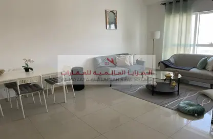 شقة - غرفة نوم - 2 حمامات للايجار في برج منازل 5 - شارع التعاون - التعاون - الشارقة
