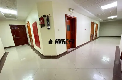 شقة - غرفة نوم - 2 حمامات للايجار في بناية العويس - الخان - الشارقة