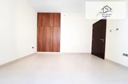 صورة لـ غرفة فارغة شقة - غرفة نوم - 2 حمامات للايجار في شارع المطار - أبوظبي ، صورة رقم 1