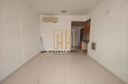 Apartment - Studio - 1 Bathroom for rent in Muwaileh 3 Building - Muwaileh - Sharjah