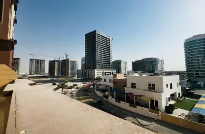 شقة - 2 غرف نوم - 3 حمامات للايجار في طراز عربي - مساكن القناه المائية - مدينة دبي الرياضية - دبي