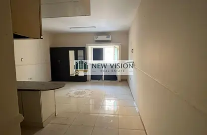 Apartment - 1 Bathroom for rent in Al Qulaya'ah - Al Sharq - Sharjah