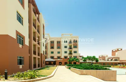 Apartment - 1 Bedroom - 2 Bathrooms for sale in Waterfall District - Al Ghadeer - Abu Dhabi