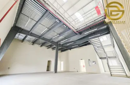 Warehouse - Studio - 1 Bathroom for rent in Umm Ramool - Dubai