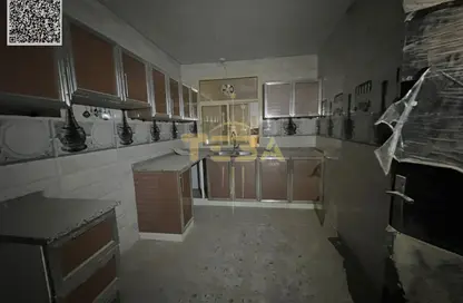 عمارة بالكامل - استوديو - 8 حمامات للبيع في 2  الروضة - الروضة - عجمان