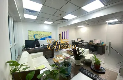 مركز أعمال - استوديو - 2 حمامات للايجار في برج لطيفة - شارع الشيخ زايد - دبي