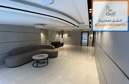 شقة - 2 غرف نوم - 2 حمامات للايجار في برج الكورنيش - طريق كورنيش عجمان - عجمان
