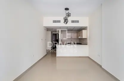 Apartment - 1 Bedroom - 1 Bathroom for sale in UniEstate Sports Tower - Dubai Sports City - Dubai