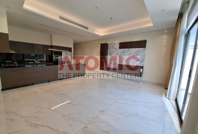 Huge Layout 3 Bedroom Villa | Maid&#39;s Room for Rent